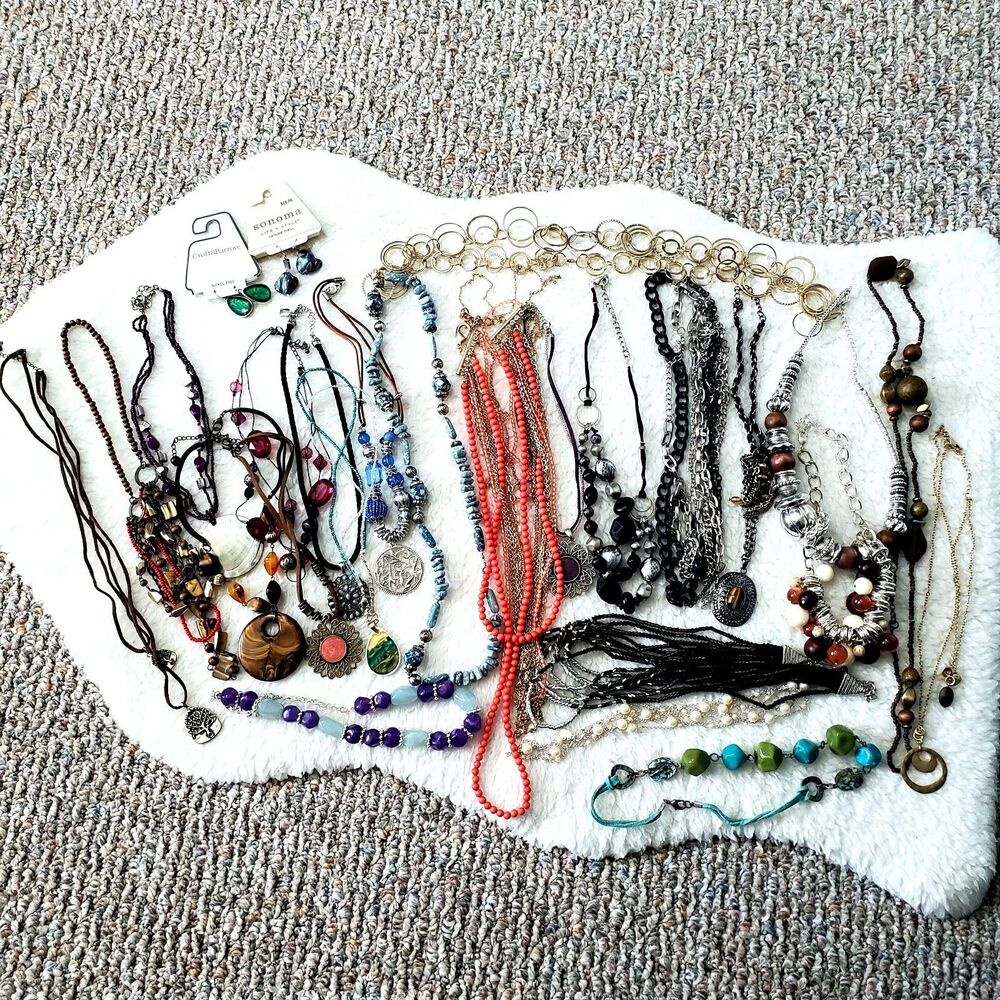 Lot Of 26 Costume Jewelry Lot Multicolor Beaded Pendant Metal Fashion Layering
